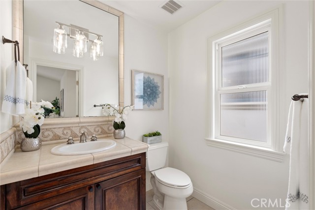 2000 Walnut Avenue, Manhattan Beach CA: https://media.crmls.org/medias/3b68d17c-93c6-4865-8a21-17591ea55f39.jpg