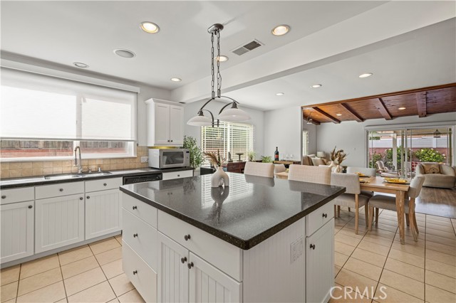 17955 Archwood Street, Reseda CA: https://media.crmls.org/medias/3b68e0bd-b903-4541-9c42-d7eb0650f639.jpg
