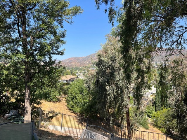 17547 Rushing Drive, Granada Hills CA: https://media.crmls.org/medias/3b69c069-9e6f-4376-b909-3c6512c6fca6.jpg