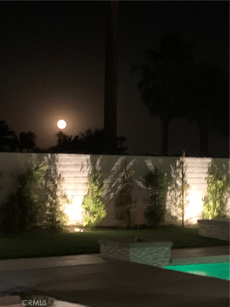 https://media.crmls.org/medias/3b6a068f-3f8c-4013-853c-a142fceff31f.jpg?preset=X-Large