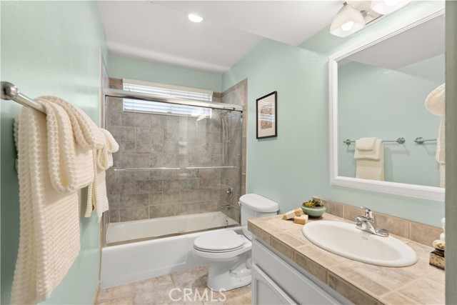 1425 E 2nd Street, Long Beach CA: https://media.crmls.org/medias/3b6bd8e1-e726-46f9-b3dd-1f2cb21f929f.jpg
