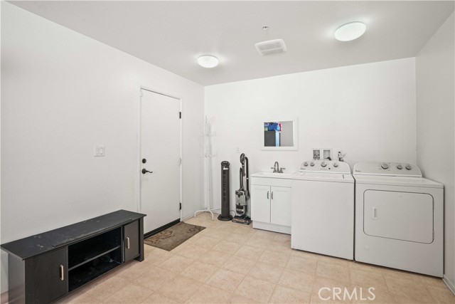3223 W Avenue J7, Lancaster CA: https://media.crmls.org/medias/3b6bdb23-9d2d-4909-ad18-7e34fd0e282c.jpg