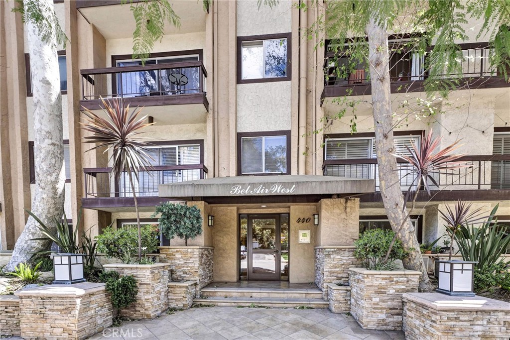 440 Veteran Avenue #102