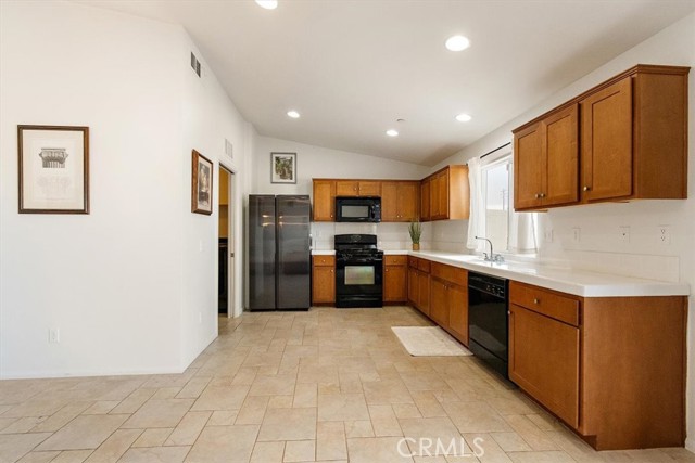 905 Broadway Avenue, Barstow CA: https://media.crmls.org/medias/3b6ca3d4-87cc-4de4-9f52-19b20f2c97bb.jpg