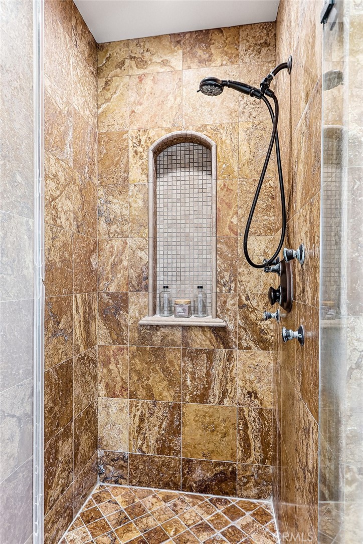 https://media.crmls.org/medias/3b6cb729-ab90-4bd1-8658-f5c672d49797.jpg?preset=X-Large