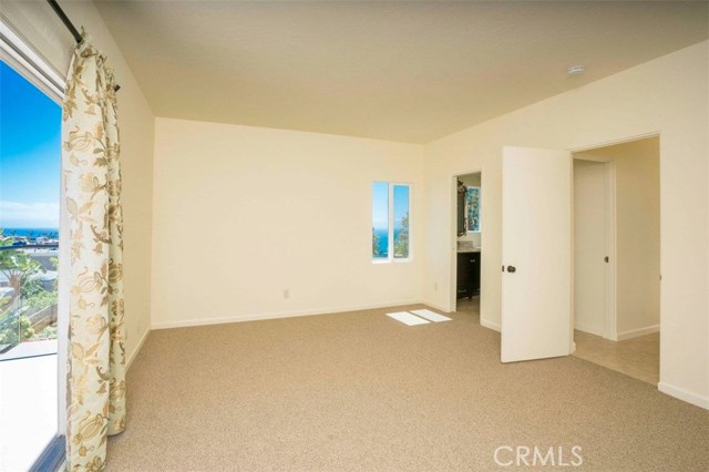 1076 Miramar Street, Laguna Beach CA: https://media.crmls.org/medias/3b6cc19c-d454-49db-9ab3-6a55b2725c23.jpg