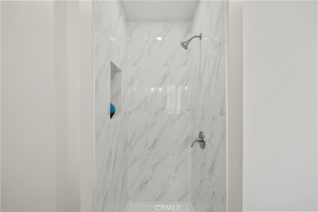 https://media.crmls.org/medias/3b6da379-3504-4c77-861b-9858f5715053.jpg?preset=X-Large
