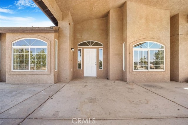 12771 Elm Street, Oak Hills CA: https://media.crmls.org/medias/3b6e6ba8-68b0-44ca-a4ac-903885a943a2.jpg