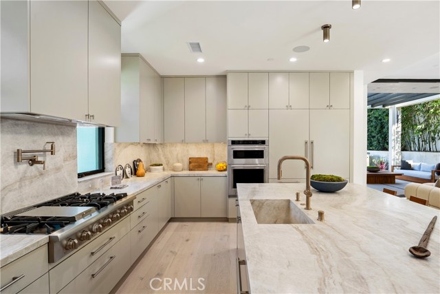 10840 Queensland, Los Angeles CA: https://media.crmls.org/medias/3b6fd3e4-536b-4feb-8dda-51ce1b61b1ba.jpg