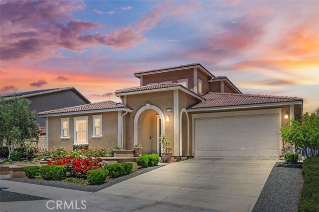 Detail Gallery Image 2 of 56 For 2521 Chad Zeller, Corona,  CA 92882 - 4 Beds | 3/1 Baths
