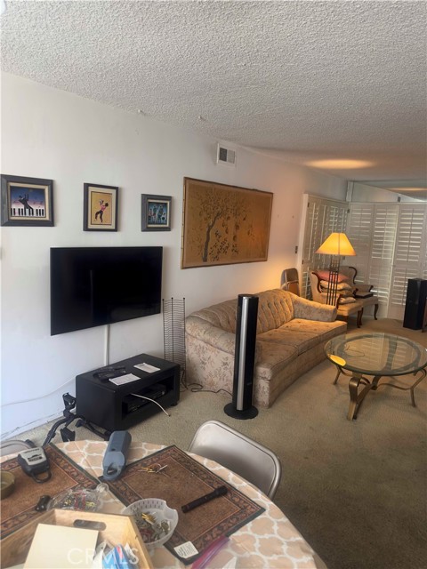 Detail Gallery Image 4 of 9 For 3749 Lockland Dr #B,  Los Angeles,  CA 90008 - 1 Beds | 1 Baths