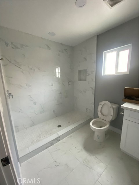 Detail Gallery Image 4 of 9 For 1139 Berendo St, Los Angeles,  CA 90029 - 3 Beds | 2 Baths