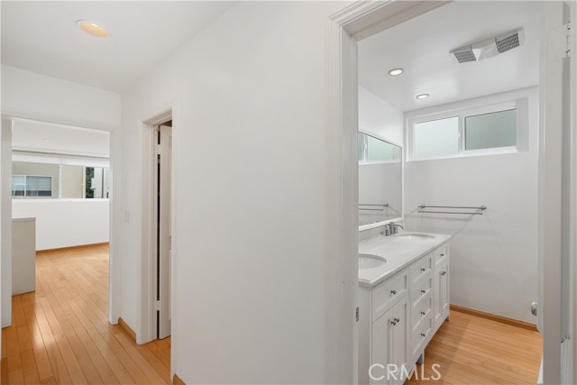 Detail Gallery Image 12 of 23 For 14141 Dickens St #212,  Sherman Oaks,  CA 91423 - 2 Beds | 2 Baths