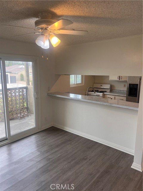 Detail Gallery Image 12 of 26 For 720 Meyer #101,  Redondo Beach,  CA 90278 - 2 Beds | 2 Baths