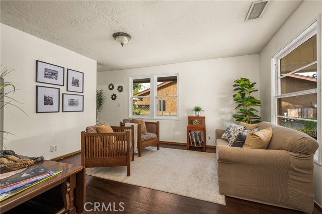 273 N Cleveland Street, Orange CA: https://media.crmls.org/medias/3b7283c1-aaad-427e-83f8-312d638e3a0d.jpg