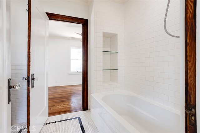 1206 N Keystone, Burbank CA: https://media.crmls.org/medias/3b728a54-3b02-464a-be1b-28950797a01f.jpg