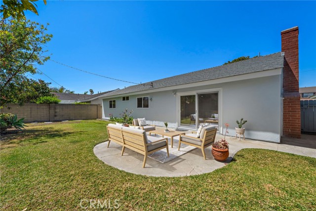 5852 Raphael Drive, Huntington Beach CA: https://media.crmls.org/medias/3b7298ea-1054-42d2-9ad4-7eea498b9935.jpg