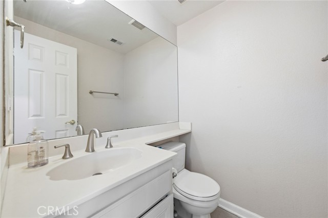 Detail Gallery Image 13 of 28 For 2603 Elden Ave #H,  Costa Mesa,  CA 92627 - 3 Beds | 2/1 Baths