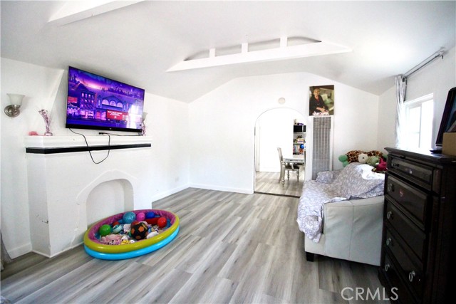 Detail Gallery Image 4 of 12 For 9528 Mcnerney Ave, South Gate,  CA 90280 - 2 Beds | 2 Baths