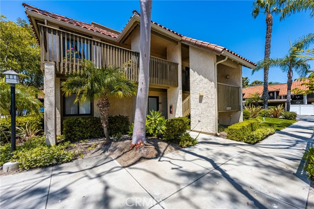 7648 Bay Drive, Huntington Beach CA: https://media.crmls.org/medias/3b759320-2c15-4db9-82c1-da23e920e8f1.jpg