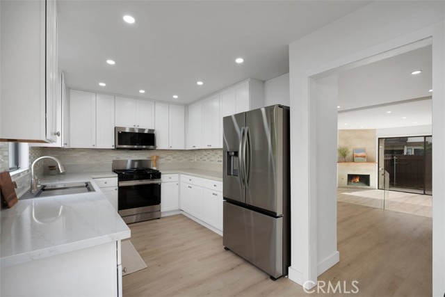 Detail Gallery Image 24 of 53 For 4218 Troost #20,  Studio City,  CA 91604 - 3 Beds | 2/1 Baths