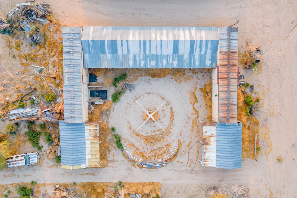https://media.crmls.org/medias/3b76ccf7-bc6d-40fe-800c-debe2da497e4.jpg?preset=X-Large
