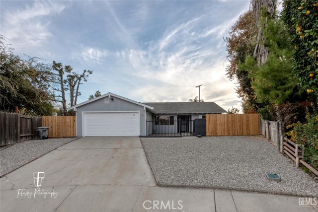 Detail Gallery Image 1 of 1 For 3905 Rickey Way, Bakersfield,  CA 93309 - 3 Beds | 2 Baths