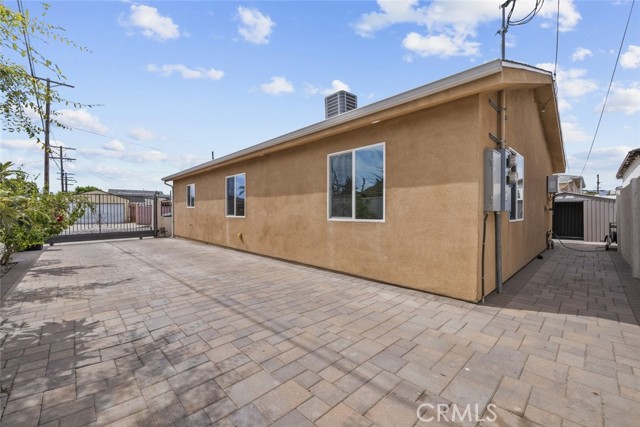 7420 Elmer Avenue, Sun Valley CA: https://media.crmls.org/medias/3b77295e-2525-4514-a21e-b81cc4b907b9.jpg