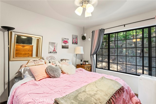 Image 20 of 52 For 27528 Ashwood Lane