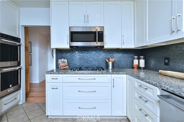 Detail Gallery Image 10 of 20 For 14018 Hesby St, Sherman Oaks,  CA 91423 - 3 Beds | 2 Baths