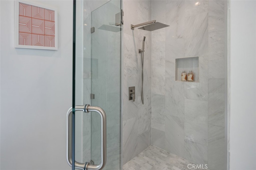 https://media.crmls.org/medias/3b7879bb-7470-487b-87d9-eb55620a5884.jpg?preset=X-Large