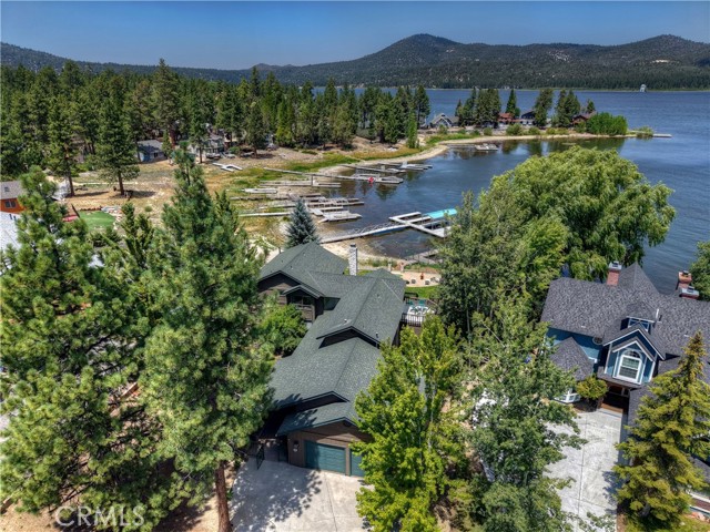 488 Lakeview Court, Big Bear Lake CA: https://media.crmls.org/medias/3b787e99-5e7f-4f21-aebe-be2410bed938.jpg