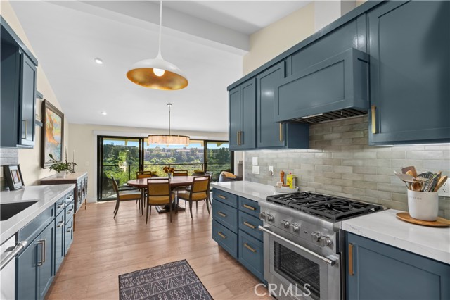 Detail Gallery Image 12 of 36 For 659 Vista Bonita, Newport Beach,  CA 92660 - 2 Beds | 2/1 Baths