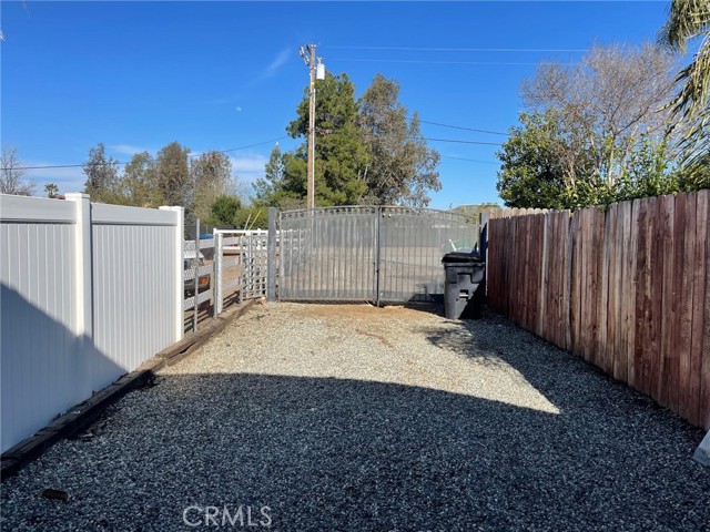 New vinyl fence