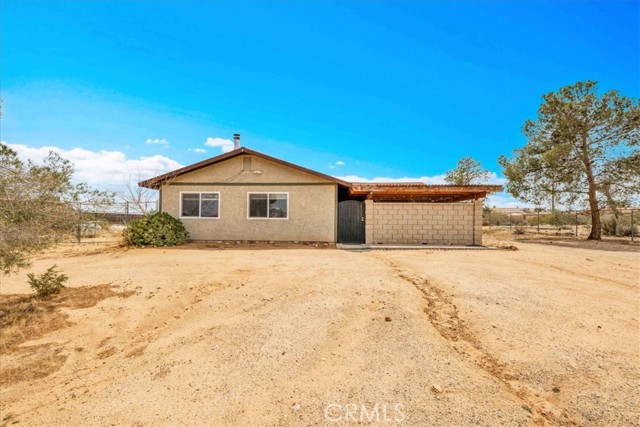 58331 Caliente Street, Yucca Valley CA: https://media.crmls.org/medias/3b78c64b-dabc-4221-886a-af3179ad3e0e.jpg