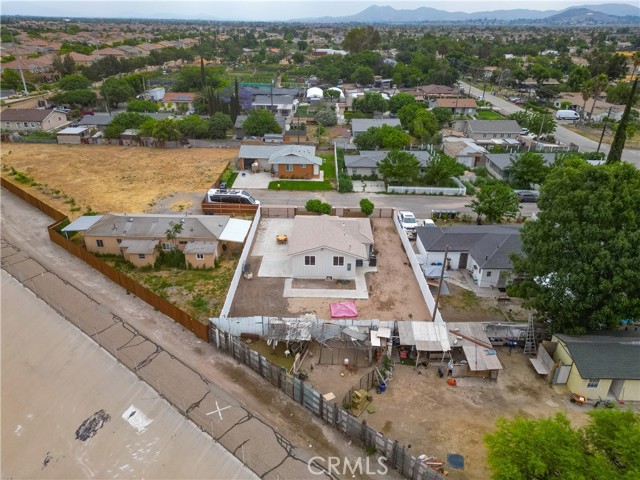 14723 Walters Street, Eastvale CA: https://media.crmls.org/medias/3b790945-84e6-4ec3-84a6-7a044bb4420e.jpg
