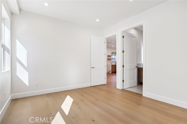 Detail Gallery Image 14 of 51 For 14931 Vose St, Van Nuys,  CA 91405 - 7 Beds | 6/1 Baths