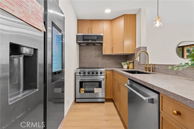 Detail Gallery Image 12 of 41 For 120 Lemon #34,  Irvine,  CA 92618 - 1 Beds | 1 Baths