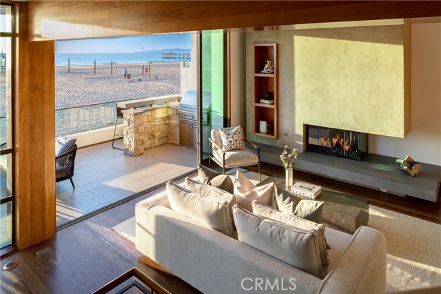 Detail Gallery Image 4 of 45 For 732 the Strand, Hermosa Beach,  CA 90254 - 3 Beds | 3/1 Baths