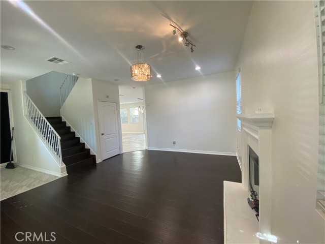 Detail Gallery Image 3 of 30 For 19303 Cohasset St, Reseda,  CA 91335 - 4 Beds | 3 Baths