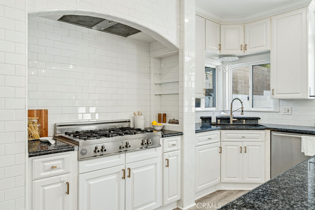 https://media.crmls.org/medias/3b799e29-de43-4648-b40f-83349bb26ea4.jpg?preset=X-Large