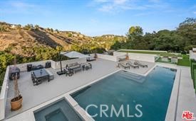 https://media.crmls.org/medias/3b79dfac-2889-4492-8993-fb1f4e637a7e.jpg?preset=X-Large