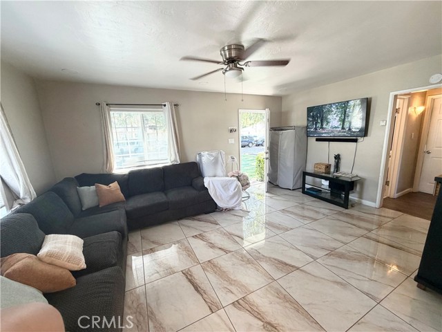 2404 Roxbury Dr, San Bernardino, CA 92404 photo 12