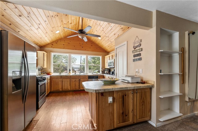 Detail Gallery Image 11 of 34 For 40177 Lakeview Dr, Big Bear Lake,  CA 92315 - 3 Beds | 2 Baths