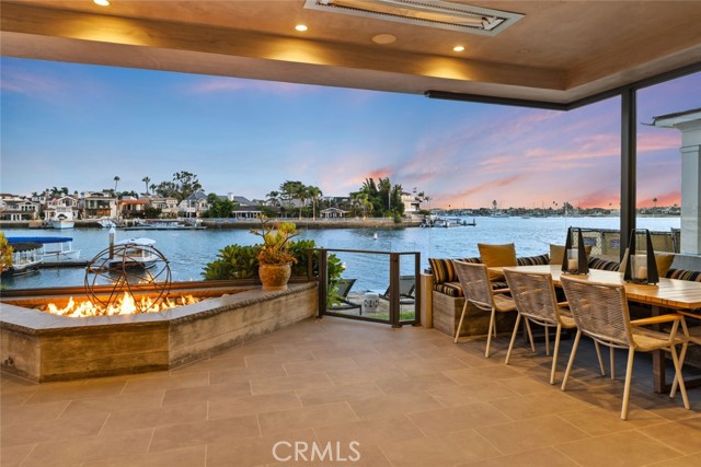 8 Beacon Bay, Newport Beach CA: https://media.crmls.org/medias/3b7b8f82-ea9b-490f-bb96-cbd19d9fe121.jpg