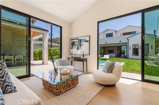 Detail Gallery Image 31 of 37 For 16711 Moorpark St, Encino,  CA 91436 - 6 Beds | 6/1 Baths