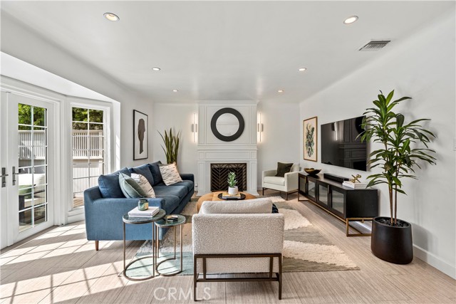 Detail Gallery Image 3 of 35 For 8963 Cynthia, West Hollywood,  CA 90069 - 2 Beds | 2 Baths