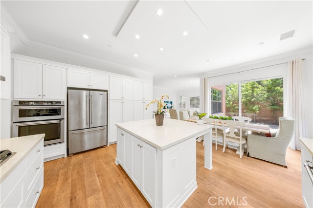 61 Belfast, Irvine CA: https://media.crmls.org/medias/3b7daaf6-8661-4c08-8e68-a19ba2219803.jpg
