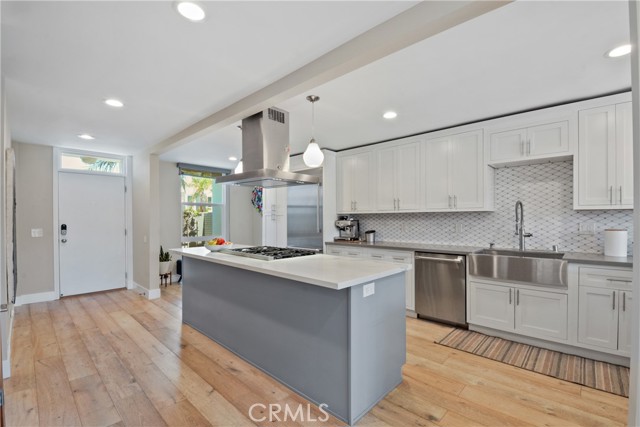 4062 Aladdin Drive, Huntington Beach CA: https://media.crmls.org/medias/3b7e22fb-9a04-4f6d-a327-01a2e85d4854.jpg