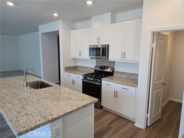 Detail Gallery Image 5 of 47 For 27047 Lost Palm St, Menifee,  CA 92585 - 4 Beds | 3/1 Baths